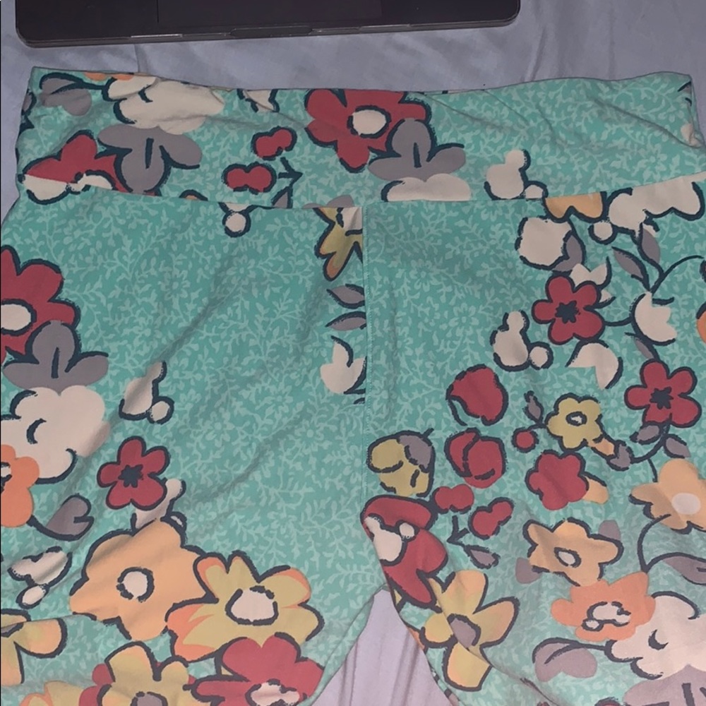 LULAROE hidden Mickey leggings. Perfect condition